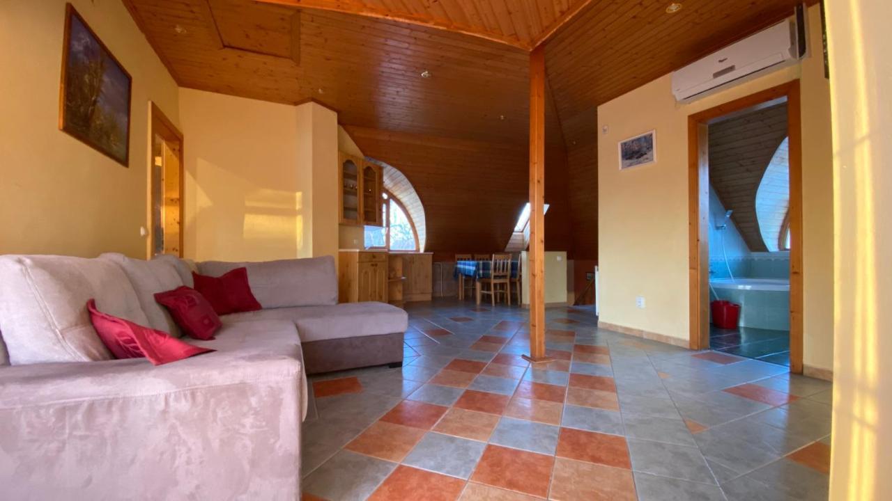 House4U Villa Balatonszárszó Eksteriør billede