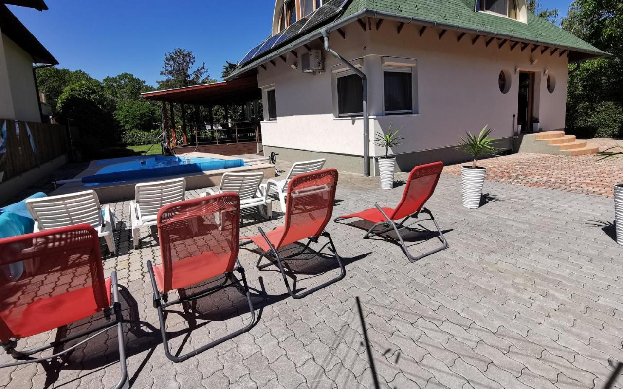 House4U Villa Balatonszárszó Eksteriør billede